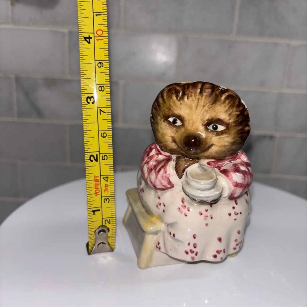 Beatrix Potter - Mrs. Twiggy Winkle - Picture 2 of 4